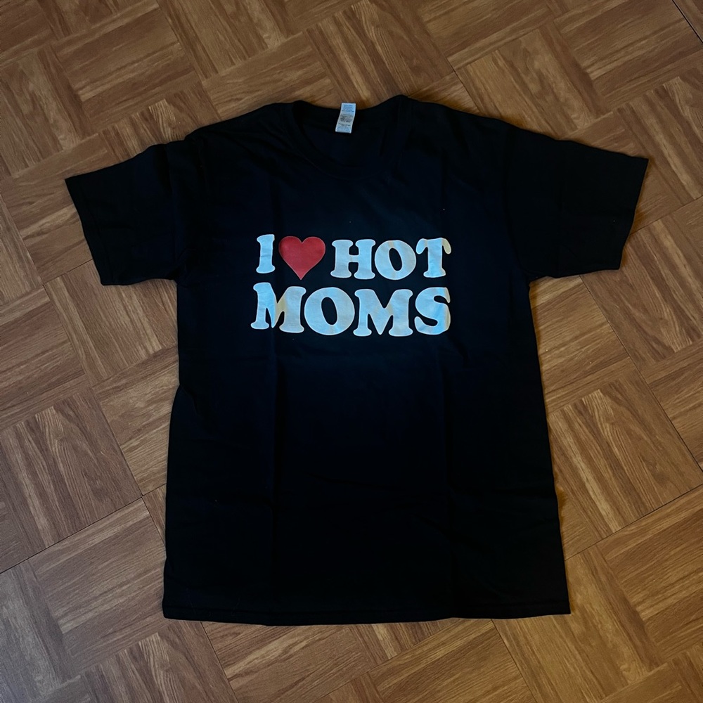 I love hot moms shirt